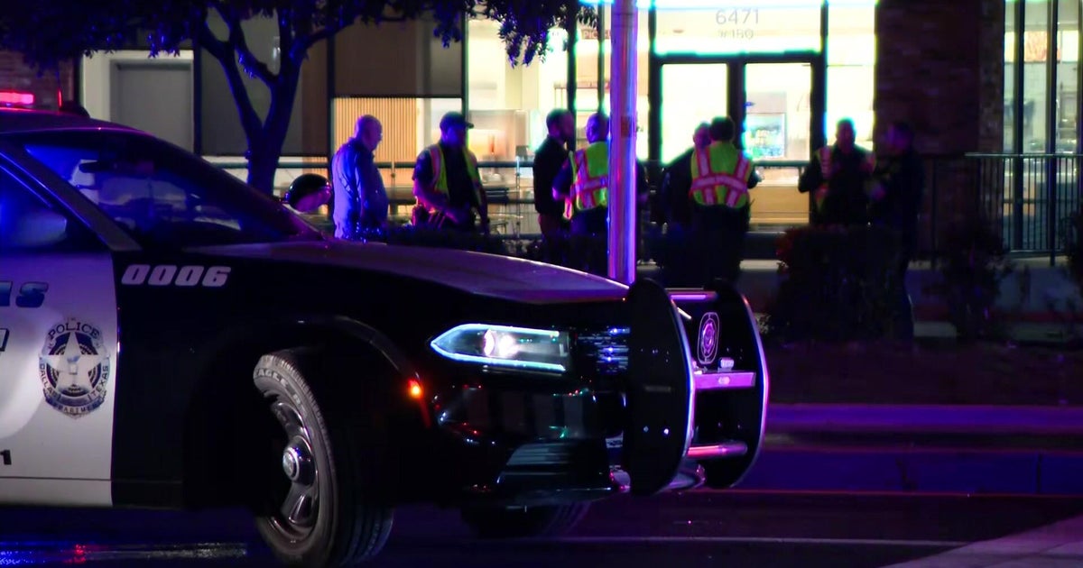 Pedestrian dies after crash in Northeast Dallas, police say – CBS News