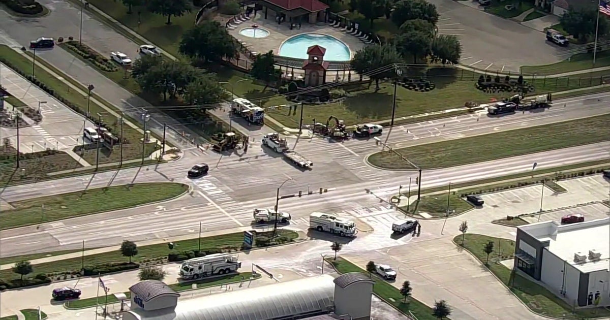 Businesses evacuated after Fort Worth gas leak, officials say – CBS News