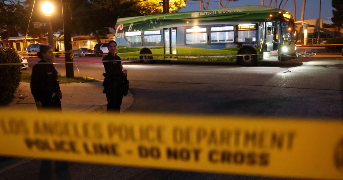 Fatal shooting aboard Culver CityBus, witness says; suspect at large – Los Angeles Times