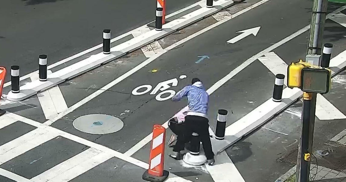 Police searching for suspect in brutal attack, robbery of woman at Midtown Atlanta crosswalk – CBS News