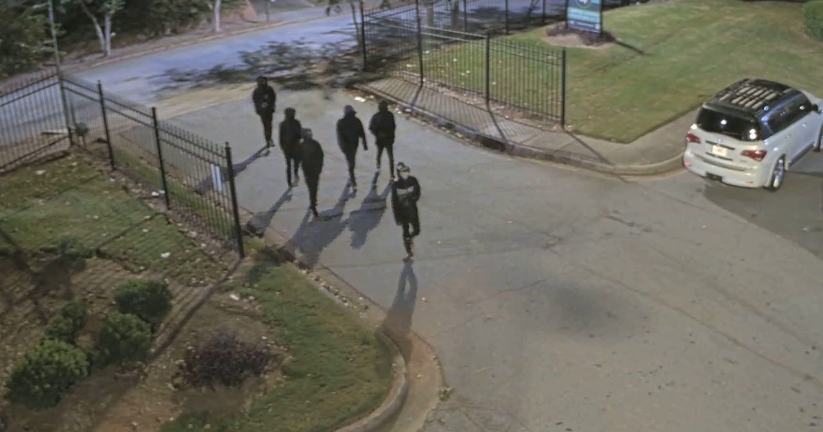 Police search for suspects after 13-year-old shot in Atlanta apartment – FOX 5 Atlanta