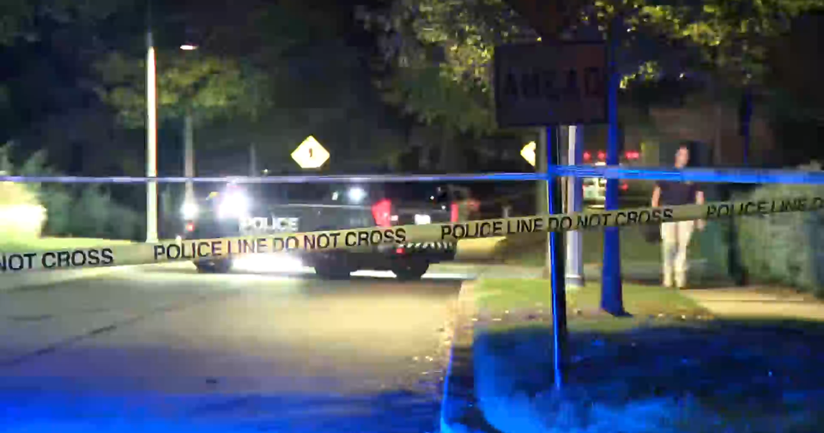 2 officers, suspect injured after suspicious person call ends in police shooting in Woodstock, officials say – CBS News